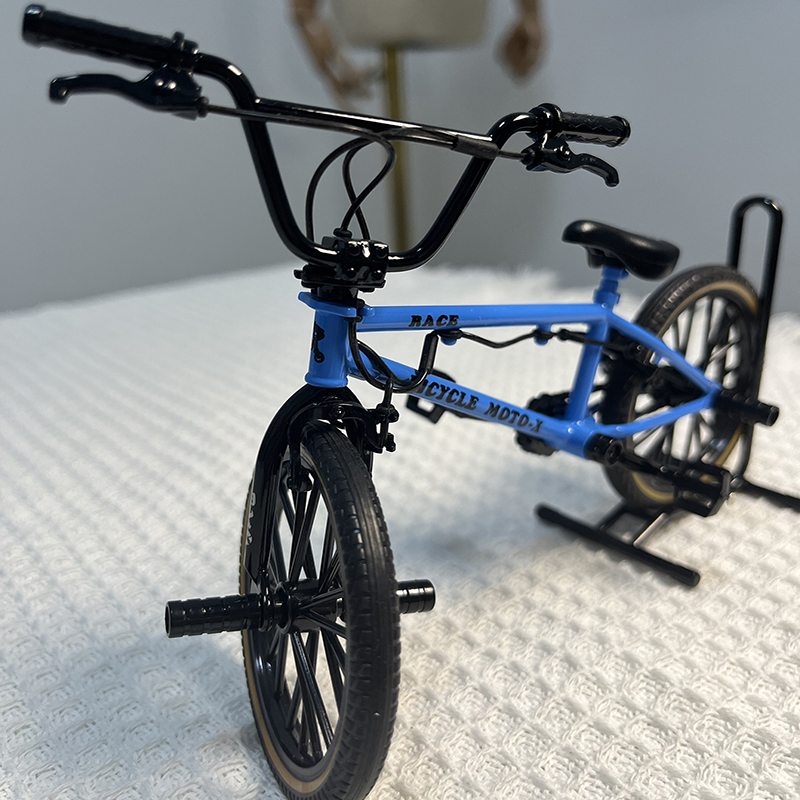 Mountain Biking Blue Mountains - 1:8 mini modelo de bicicleta de